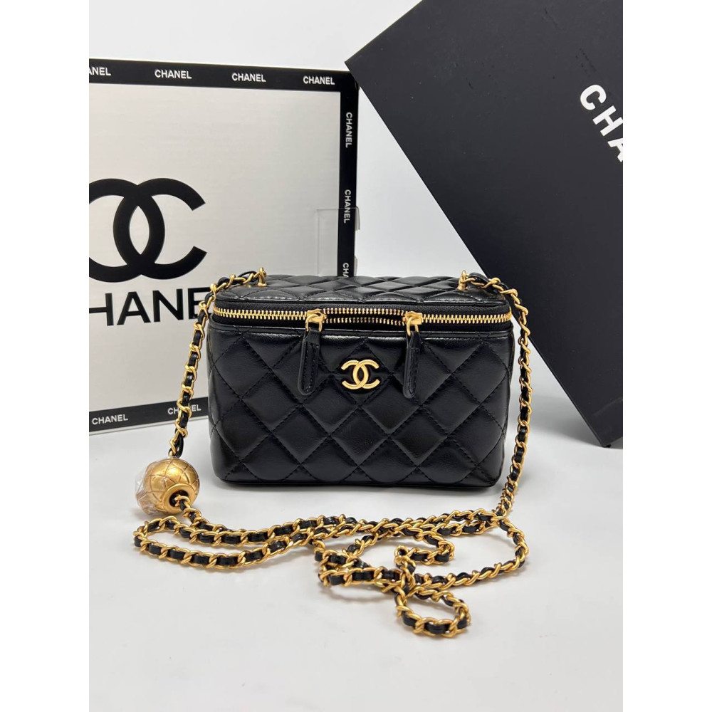 CLASSIC LONG VANITY WITH CHAIN Shiny Lambskin & Gold-Tone Metal Black