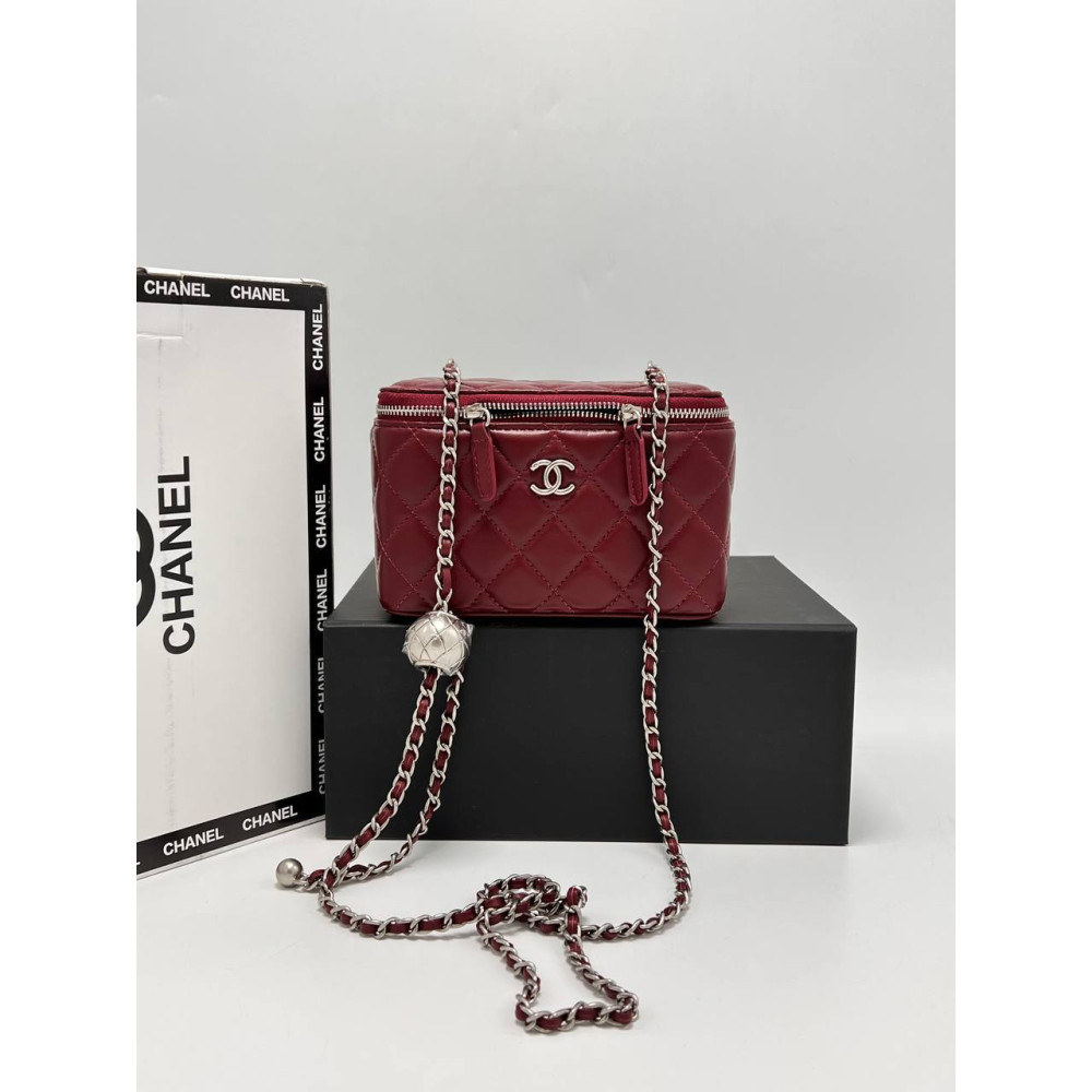 CLASSIC LONG VANITY WITH CHAIN Shiny Lambskin & Silver-Tone Metal Burgundy