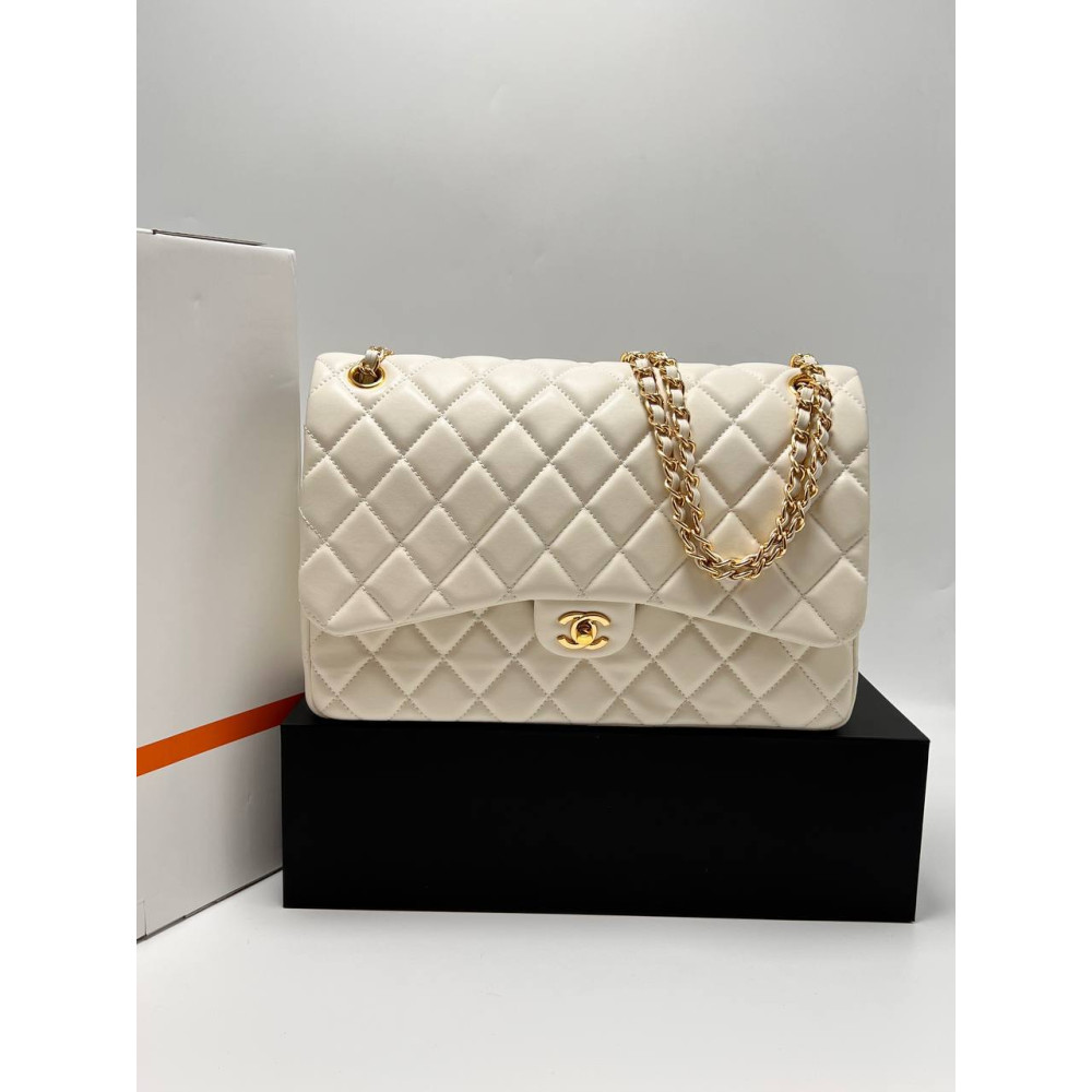 LARGE CLASSIC HANDBAG Grained Shiny Calfskin & Gold-Tone Metal Light Beige