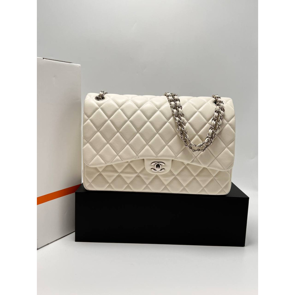 LARGE CLASSIC HANDBAG Grained Shiny Calfskin & Silver-Tone Metal Light Beige LARGE CLASSIC HANDBAG Grained Shiny Calfskin & Silver-Tone Metal Light Beige